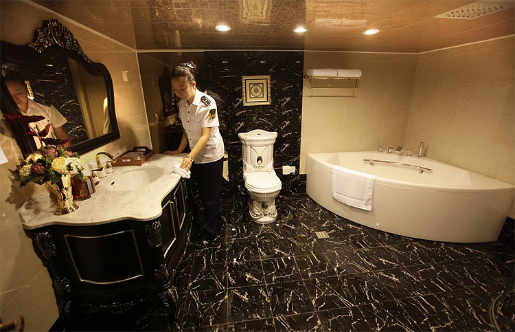 279 pic on Design You Trust 279 China’s New Luxury Aircraft Carrier Hotel