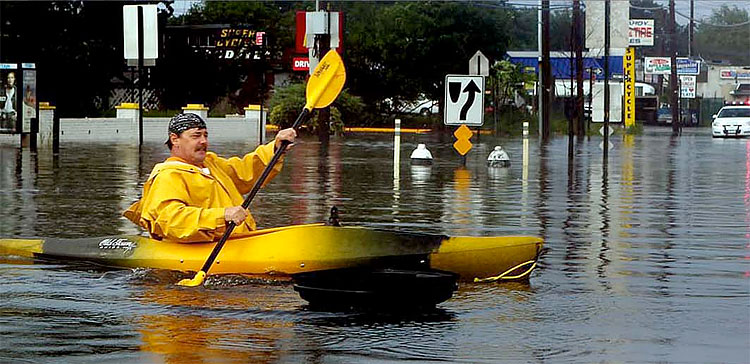 2910 US Braces for Hurricane Irene