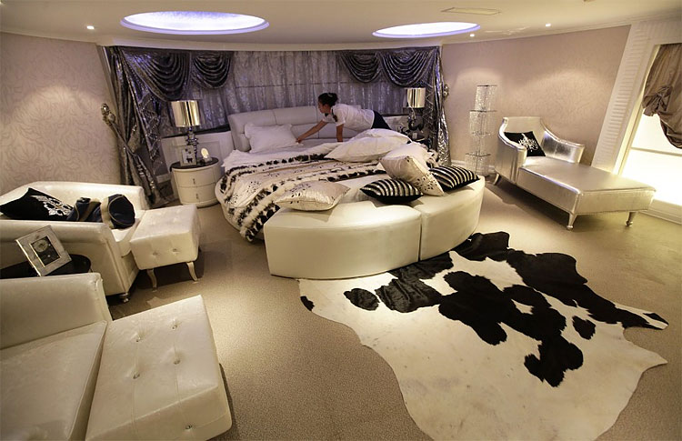 349 pic on Design You Trust 349 China’s New Luxury Aircraft Carrier Hotel