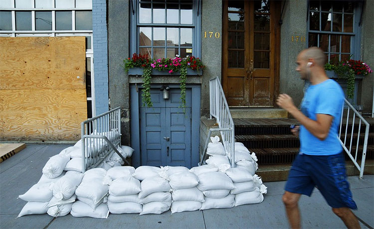 552 US Braces for Hurricane Irene