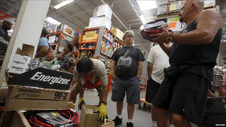 732 US Braces for Hurricane Irene