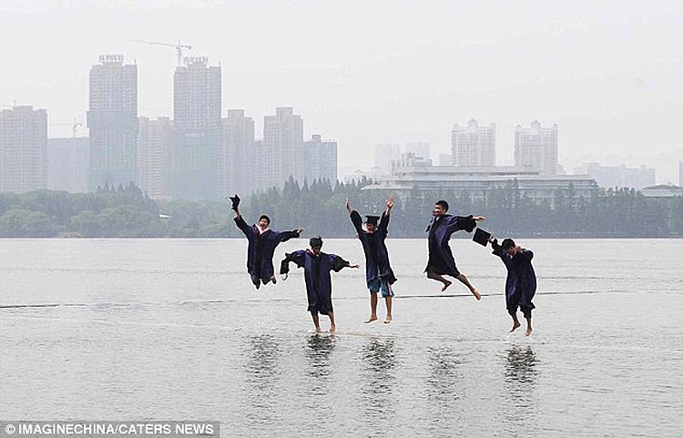 chinese graduation Creative Graduation Photoshoot