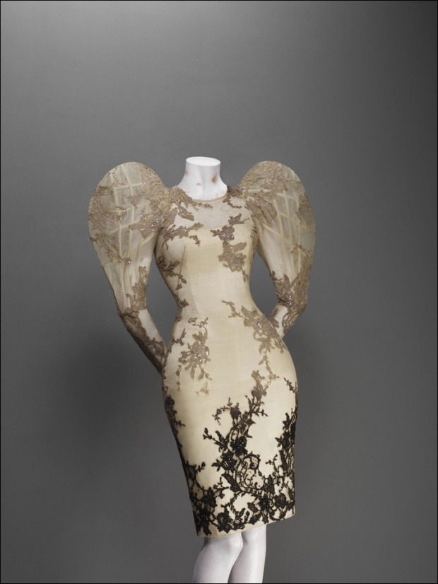 mq4c Savage Beauty by Alexander McQueen