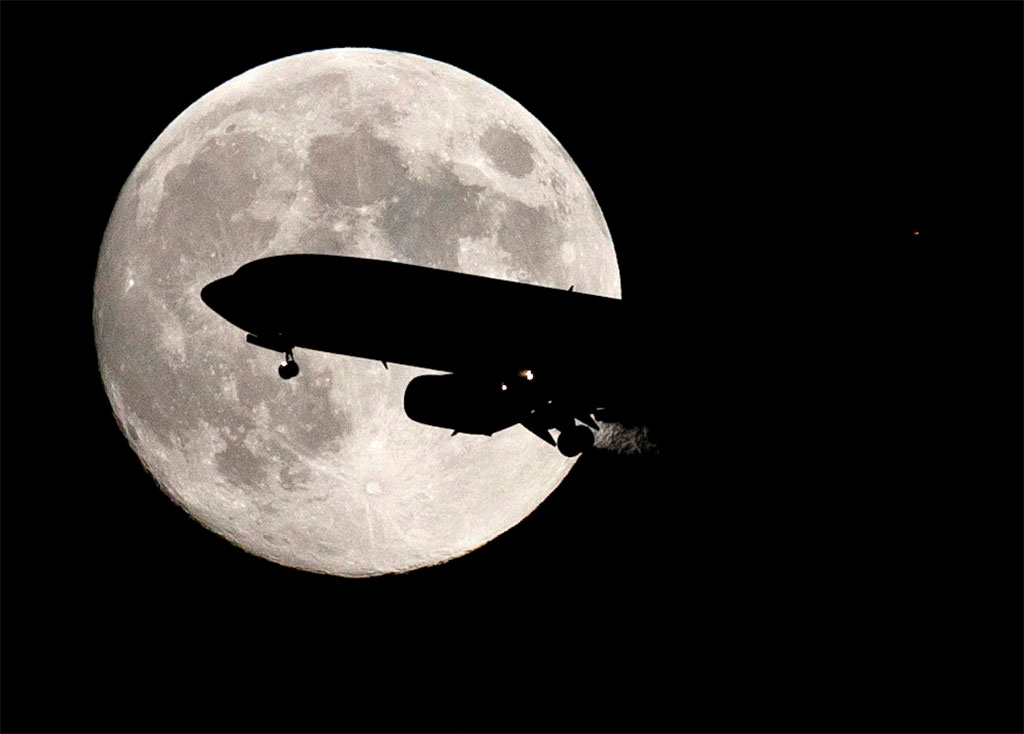 Photo of the Day: To the Moon and Back potd17 Photo of the Day: To the Moon and Back