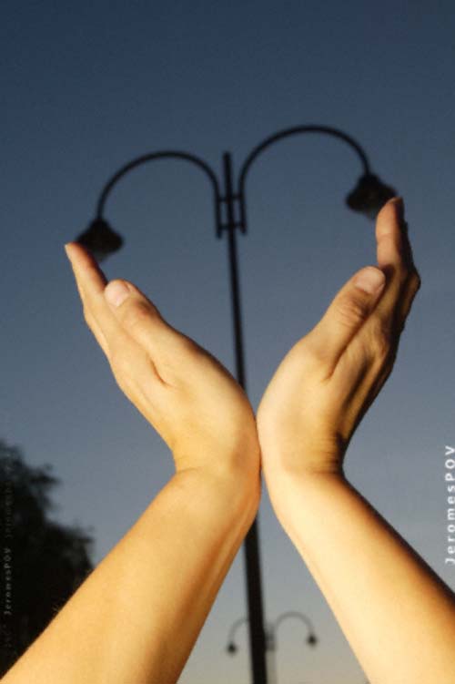 unnamed p935c46euu pic on Design You Trust unnamed p935c46euu 60 Imaginative Photos Taken With Forced Perspective Photography Technique