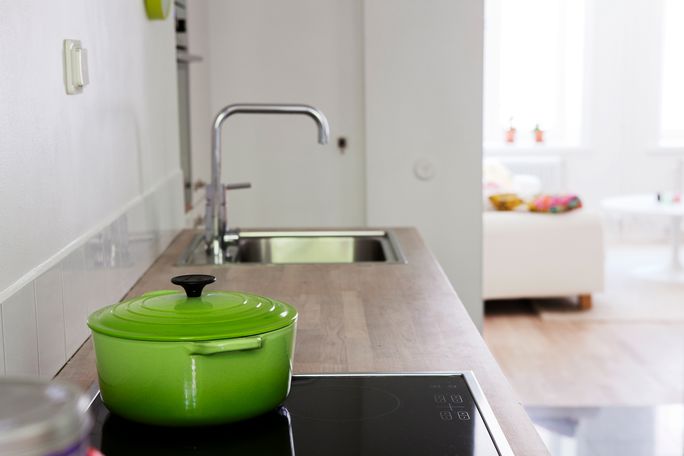 754 A bright and colorful apartment