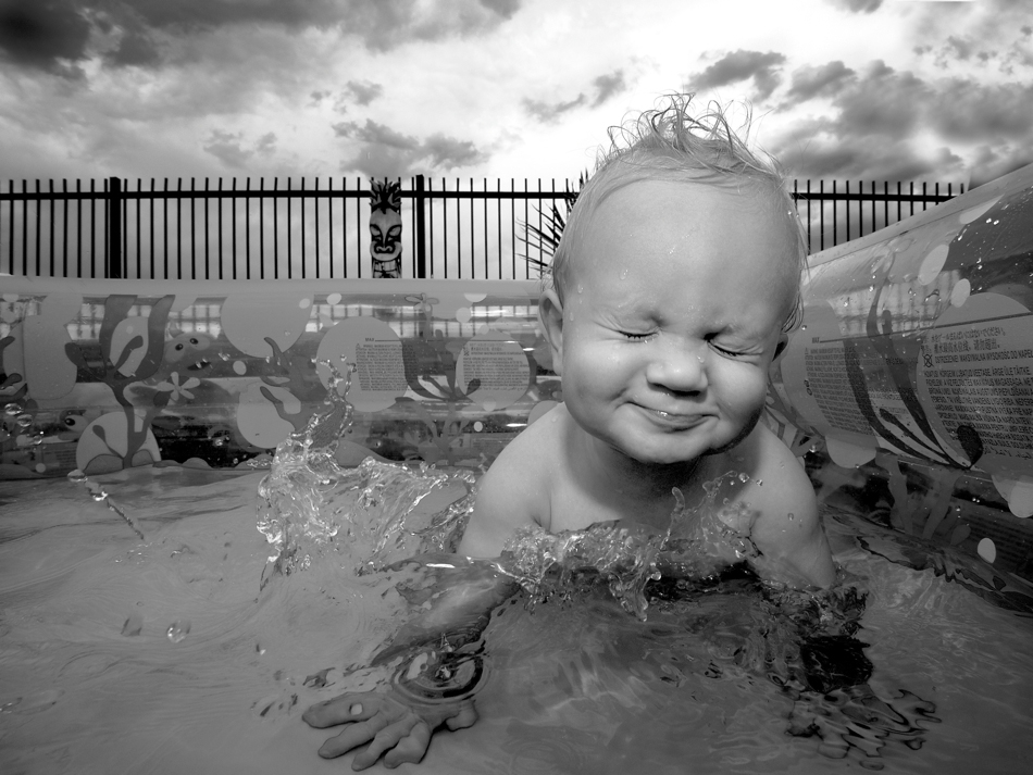 9.baby photos pic on Design You Trust 9.baby photos Baby Photography:21 Cute and Meaningful Black&White Baby Photos