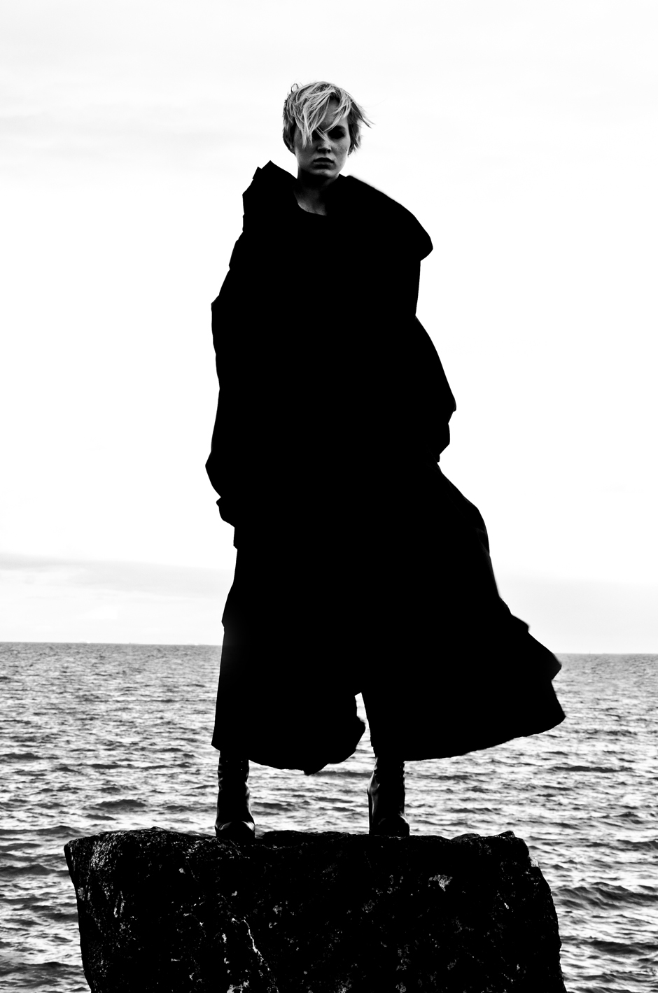 Pirita by Federico Cabrera LA FEMME QUI CHANTE 013 pic on Design You Trust Pirita by Federico Cabrera LA FEMME QUI CHANTE 013 LA FEMME QUI CHANTE /// SECT ET SEPT