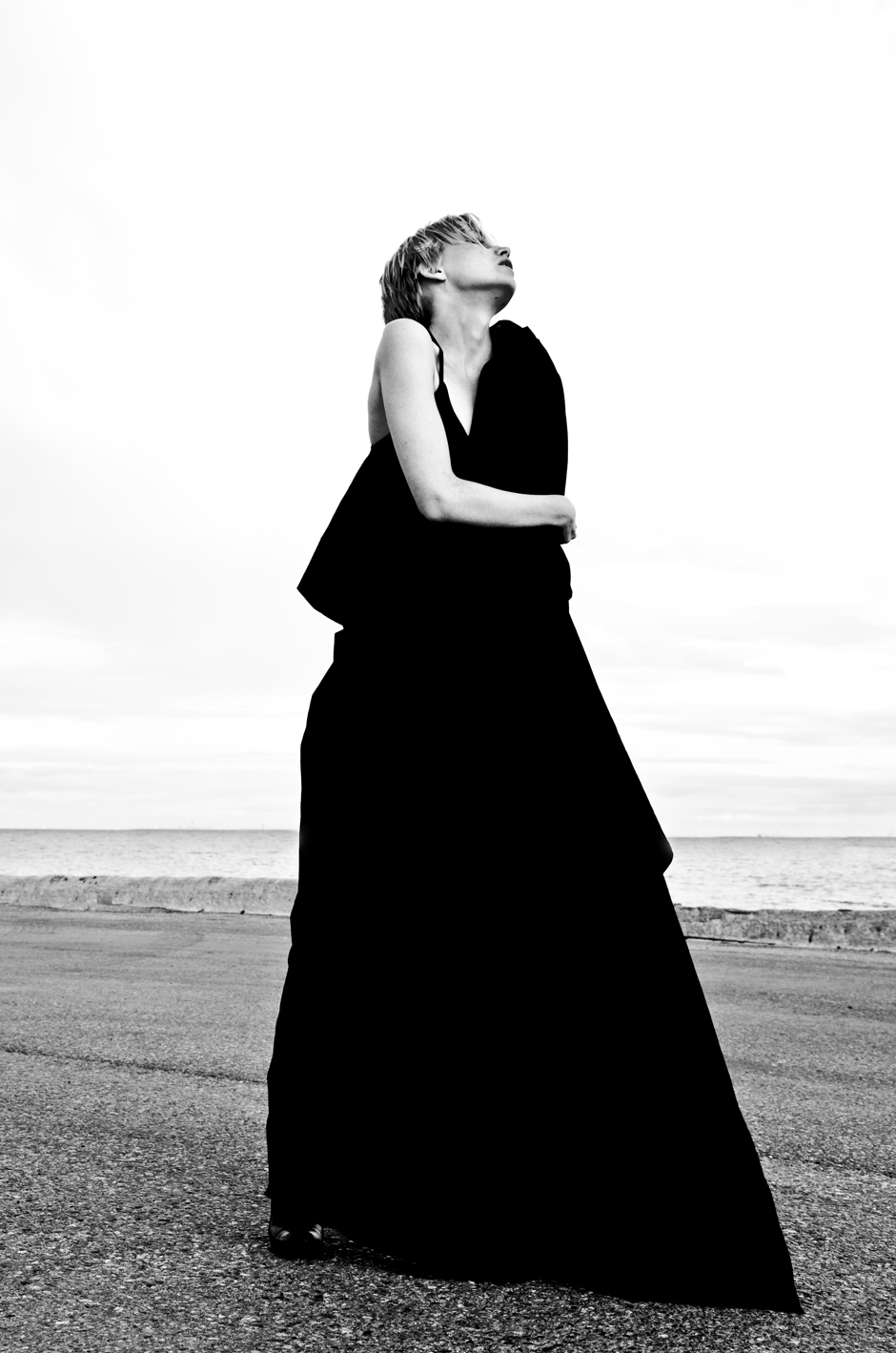 Pirita by Federico Cabrera LA FEMME QUI CHANTE 018 pic on Design You Trust Pirita by Federico Cabrera LA FEMME QUI CHANTE 018 LA FEMME QUI CHANTE /// SECT ET SEPT
