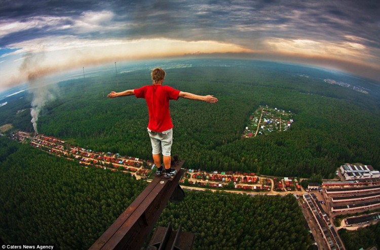 Russian skywalker photographs Russia article 0 0DDC94CB00000578 53 964x636 750x494 Russian skywalker photographs Russia