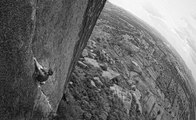 dc7b Extreme climbing by David Clifford
