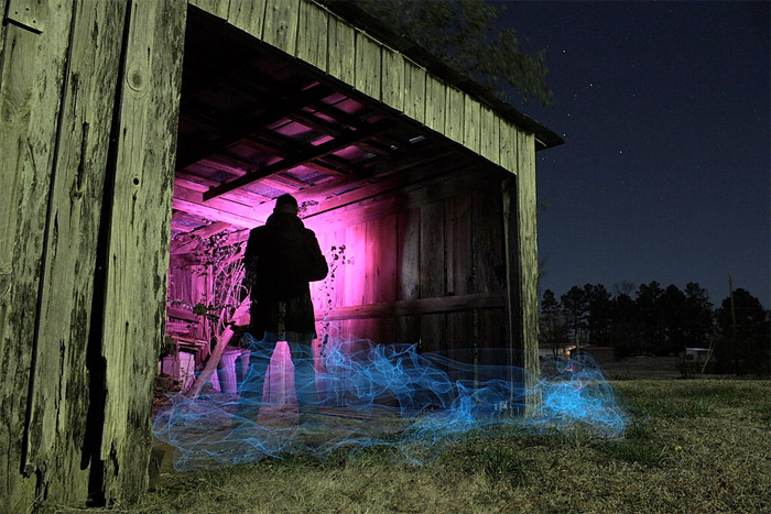 dyt photo 02 pic on Design You Trust dyt photo 02 Light Paintings by Dennis Calvert