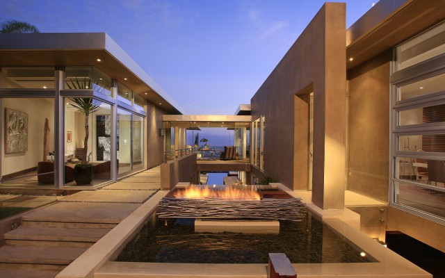 hs7c House with spectacular downtown city views