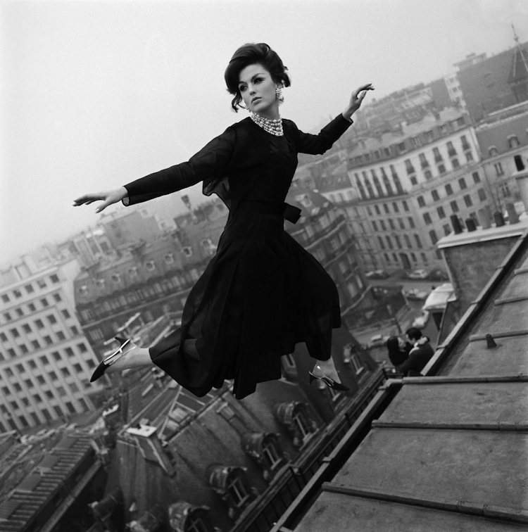 levitating beauties melvin sokolsky fly harpers bazaar 1965 2 levitating beauties