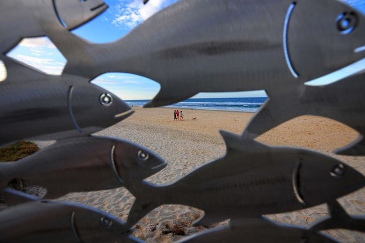 school richardhowie05 Dazzling School of Fish Sculpture