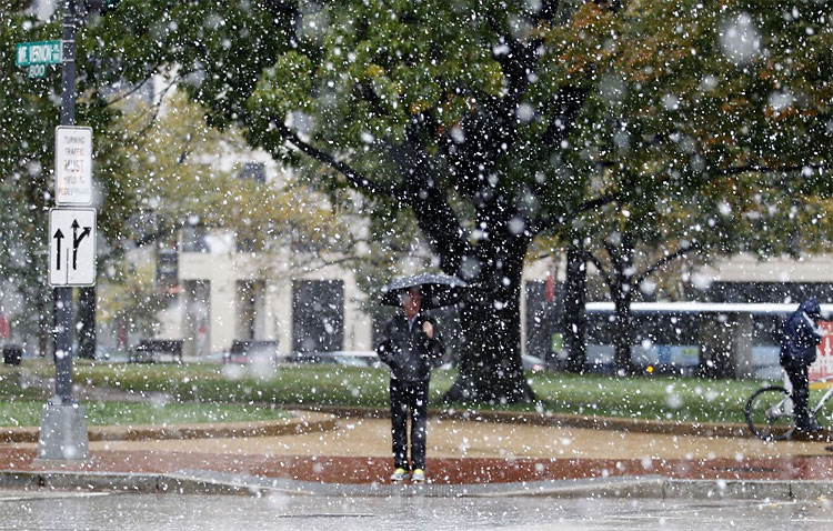 Rare October Storm Dumps 15 Inches of Snow on East Coast 662 Rare October Storm Dumps 15 Inches of Snow on East Coast
