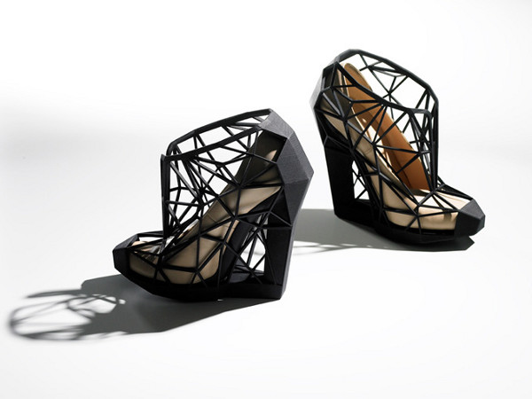 Andreia Chaves Invisible Shoes 3 pic on Design You Trust Andreia Chaves Invisible Shoes 3 10 Futuristic, Crystalline Creations of Faceted Design