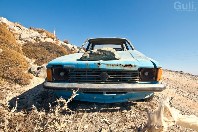 IMG 7659 guli lt 750x500 Stoned Opel, Amorgos, Greece (by Simonas Šileika)