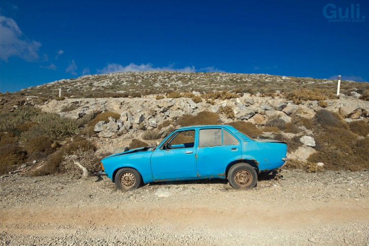 IMG 7665 guli lt 750x500 Stoned Opel, Amorgos, Greece (by Simonas Šileika)