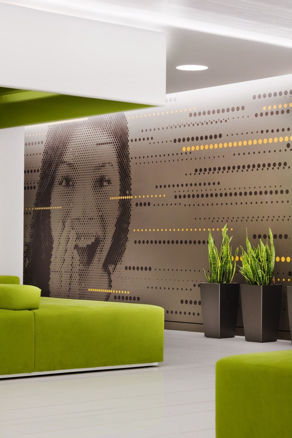 astral 271011 03 940x1410 pic on Design You Trust astral 271011 03 940x1410 Astral Media Office Interior by Lemay Associés