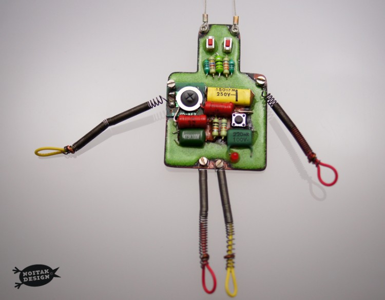 robot2 001a 750x585 THE ROBOTS by noitak design
