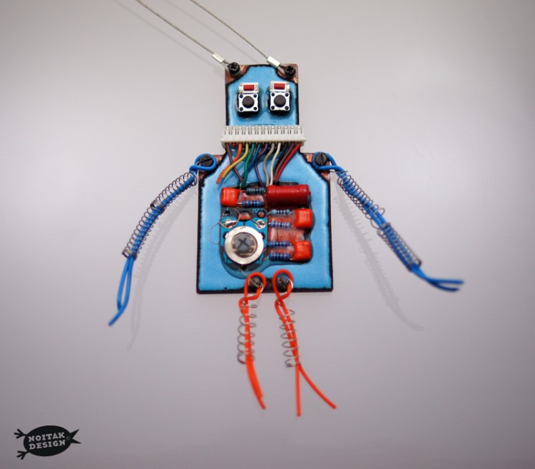 robot3 001a 750x657 THE ROBOTS by noitak design