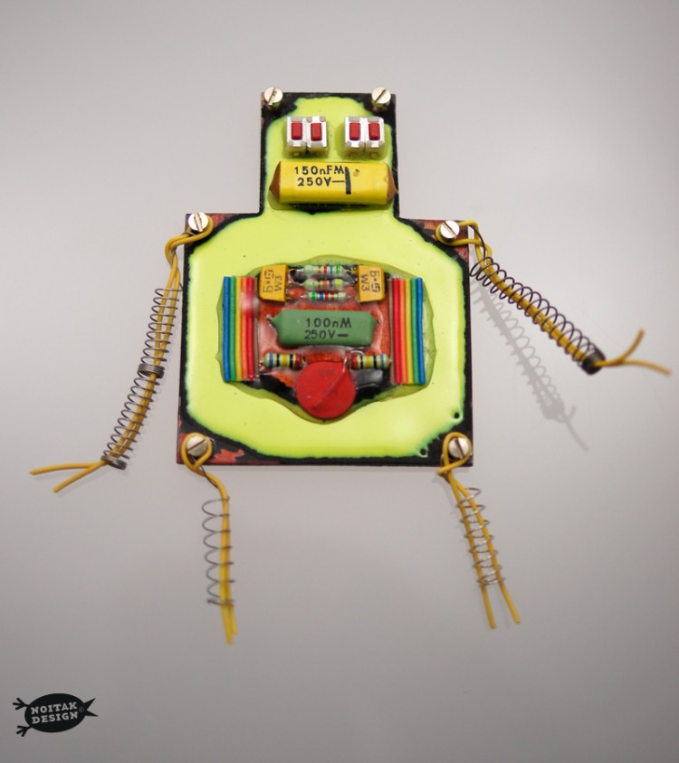 robot6 001a 750x843 THE ROBOTS by noitak design