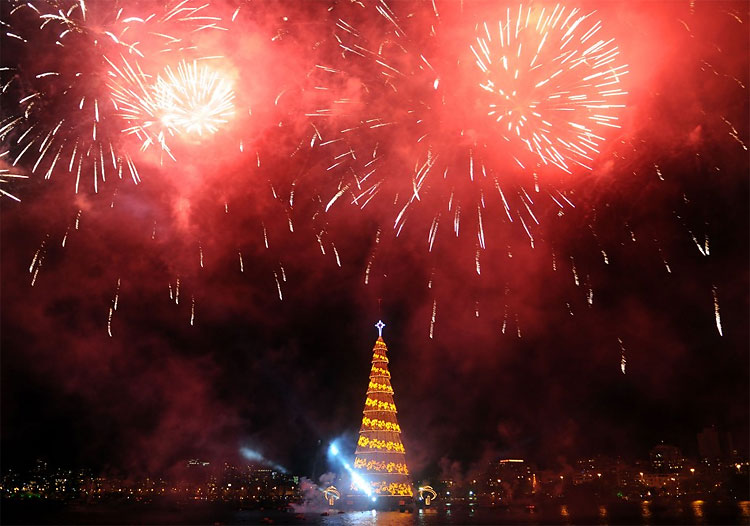 1199 Worlds Largest Floating Christmas Tree Unveiled in Brazil