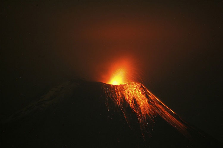 Tungurahua Volcano in Ecuador Begins to Erupt, People Evacuate 1205 Tungurahua Volcano in Ecuador Begins to Erupt, People Evacuate