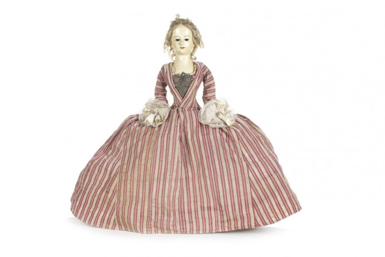 17 10 750x502 pic on Design You Trust 17 10 750x502 George II English wooden doll sells for $92,983