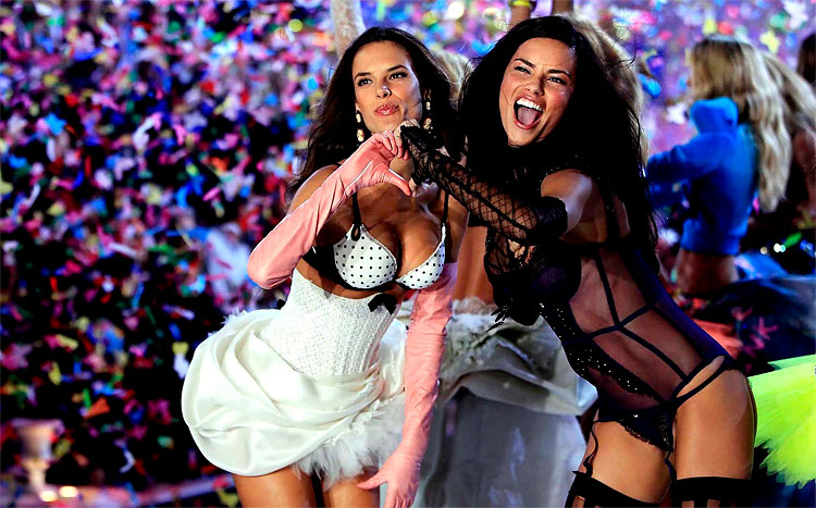 192 Victorias Secret Fashion Show 2011