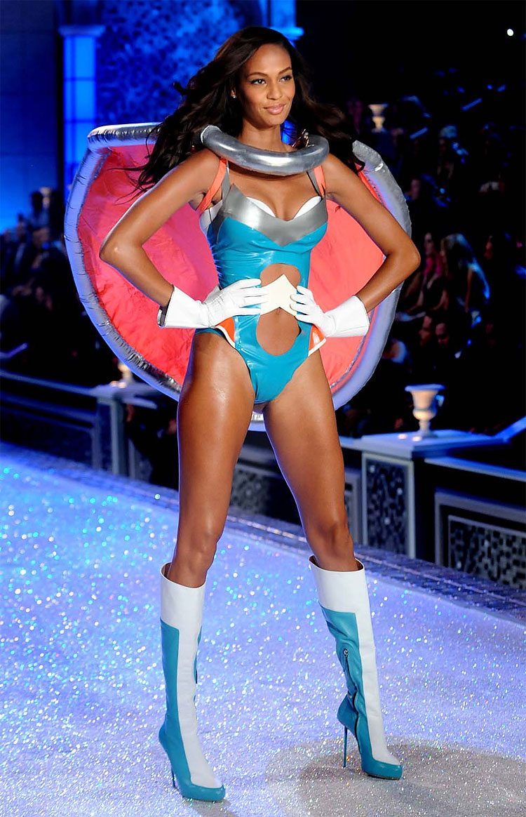 254 Victorias Secret Fashion Show 2011