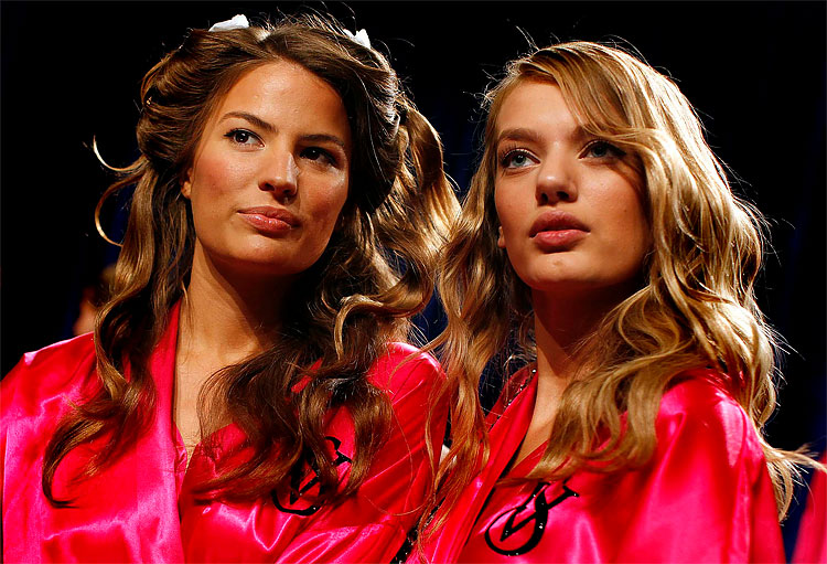 3310 Victorias Secret Fashion Show 2011