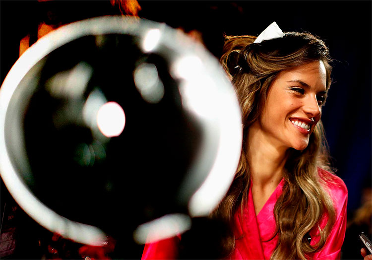 3410 Victorias Secret Fashion Show 2011