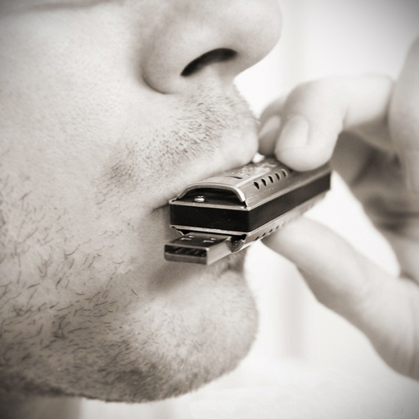 4GB FlashHarp pic on Design You Trust 4GB FlashHarp Inspired Gifts For All Sorts Of Geeks