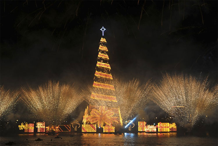 546 Worlds Largest Floating Christmas Tree Unveiled in Brazil