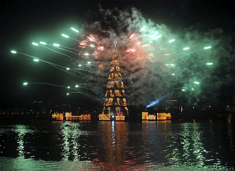 728 Worlds Largest Floating Christmas Tree Unveiled in Brazil