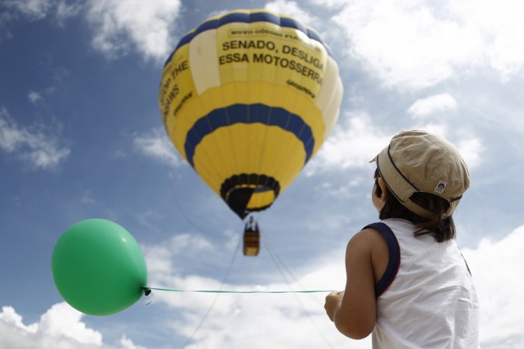 Reuters Brazil Forest Code Protest 29nov11 878x585 750x499 pic on Design You Trust Reuters Brazil Forest Code Protest 29nov11 878x585 750x499 Senate, Stop the Chainsaw