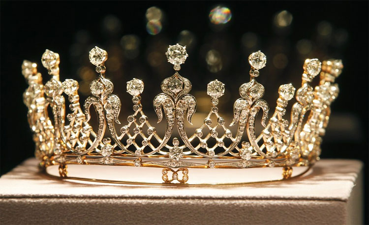 Elizabeth Taylor's jewelry sells for $115 million