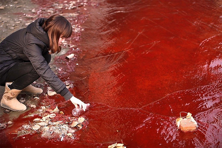 1177 Chinas River of Blood: Jian Turns Red After Chemical Dump