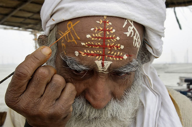 1202 Festivities Begin: Some Arresting Christmas Sights from Around the World