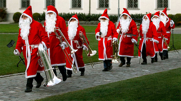 1526 Santas of the World 2011