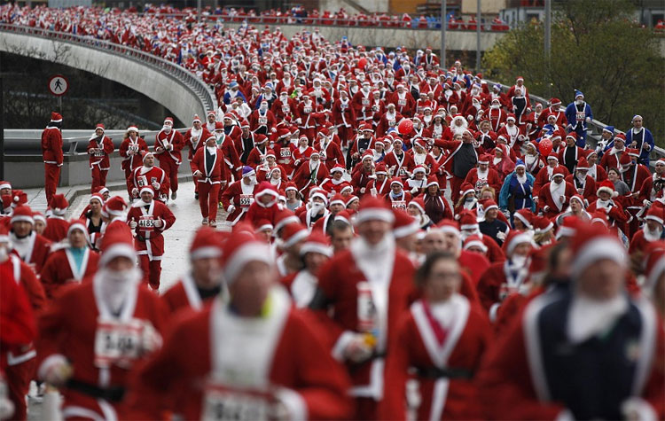 190 Liverpool Santa Dash 2011: Festive Runners Set World Record