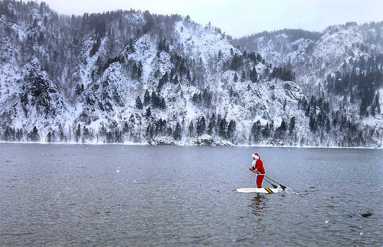 2127 Santas of the World 2011