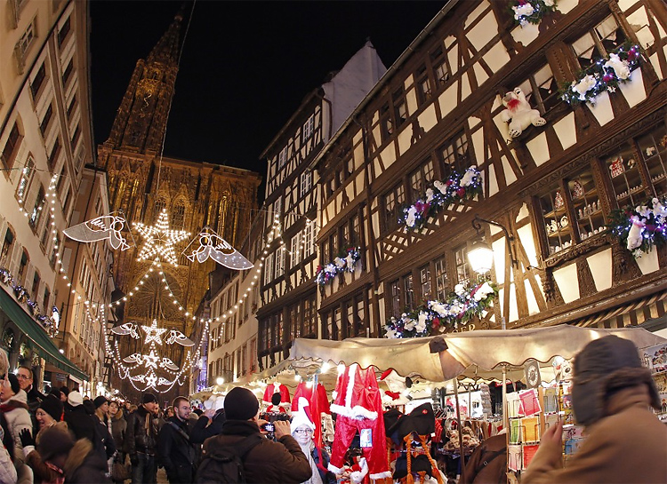 2137 Alluring Christmas Markets of the World