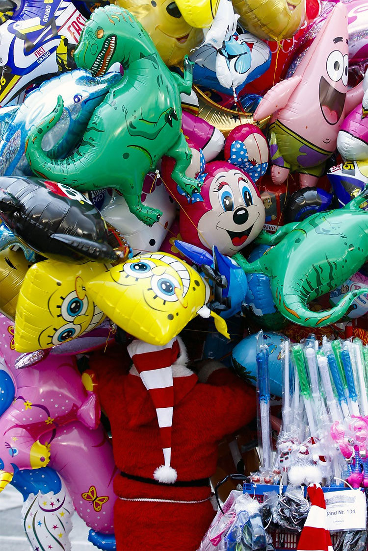 2316 Santas of the World 2011