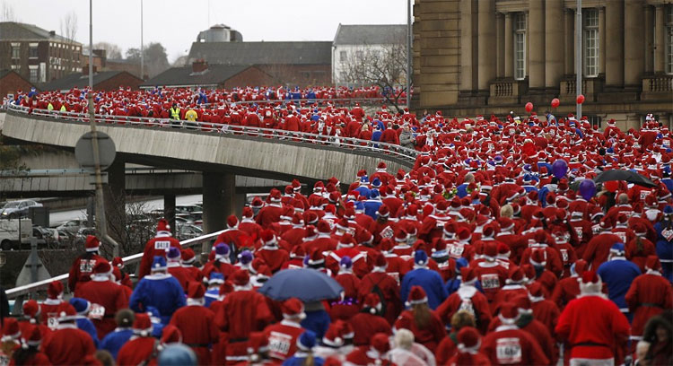 Liverpool Santa Dash 2011: Festive Runners Set World Record 235 Liverpool Santa Dash 2011: Festive Runners Set World Record