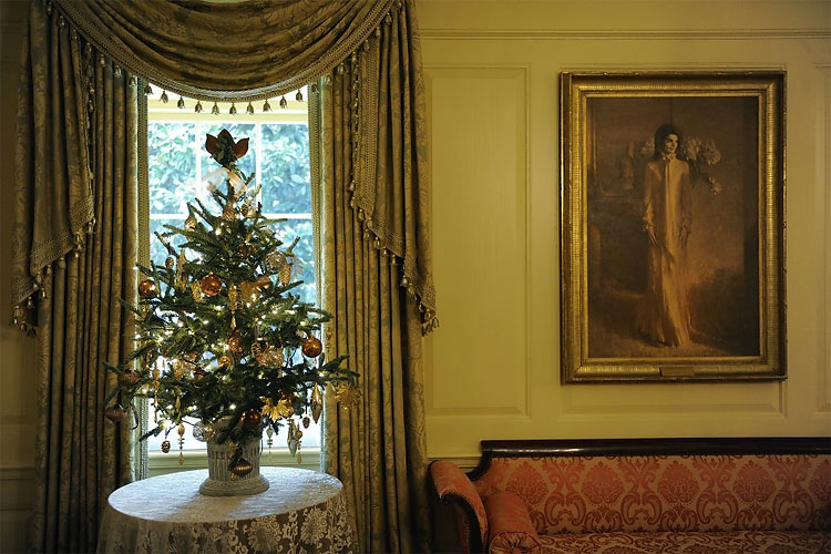 White House Christmas Decoration Honors U.S. Military Service 25 White House Christmas Decoration Honors U.S. Military Service
