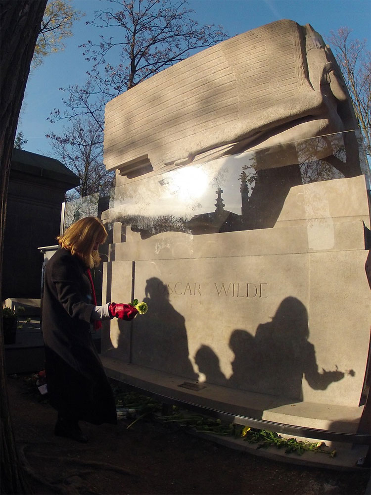 29 Oscar Wilde Tomb is All Clean