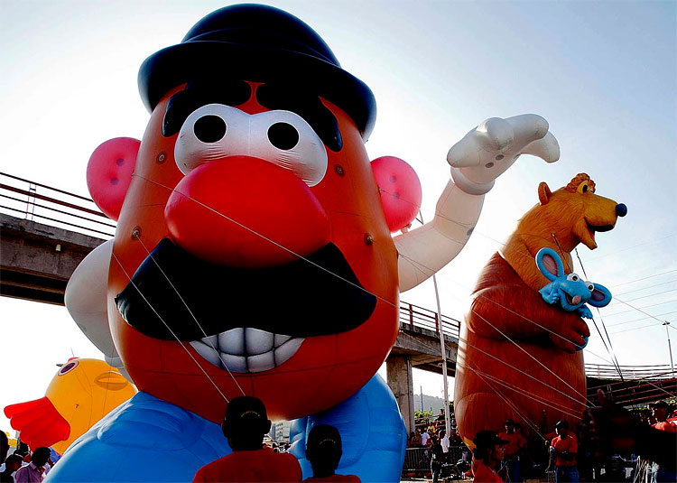 3115 Christmas Balloon Parade in Panama City, Panama